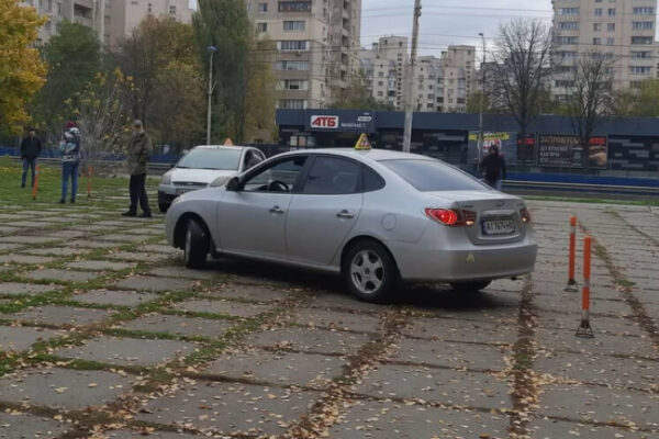 Уроки вождения Соломенка в автошколе Константа-ГС — уверенность за рулем в любое время года